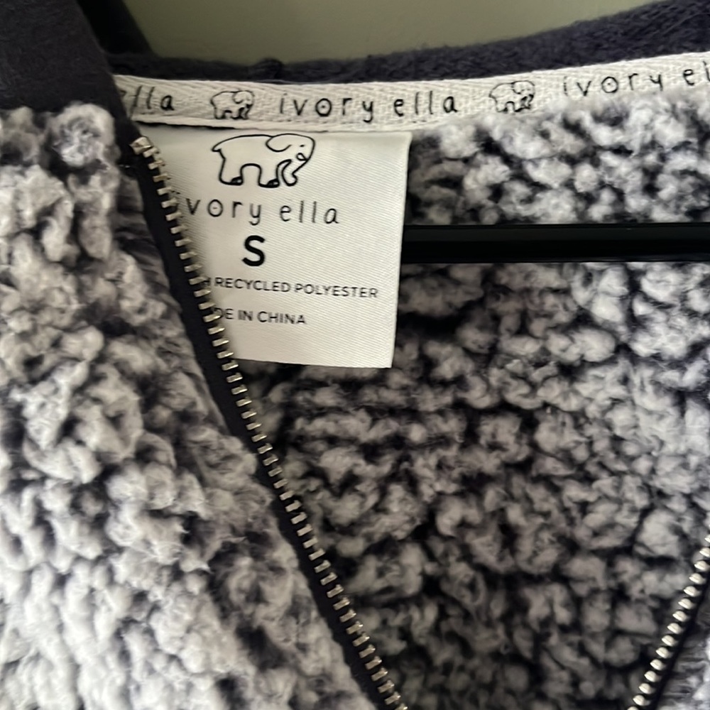 Women’s Jacket - Picture 3 of 4